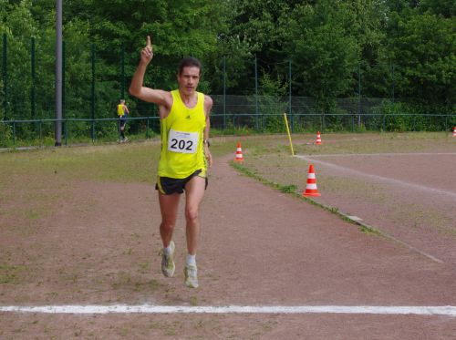 Thomas Ruminski (SVE Hiddestorf) beim Zieleinlauf