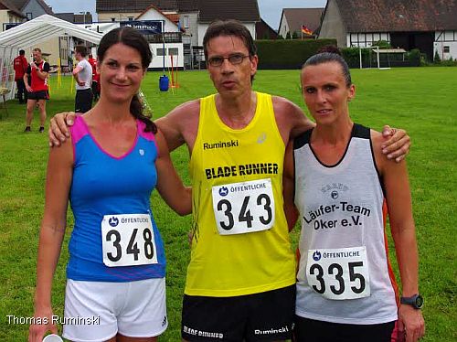 20140605ruminski Larissa Scheidemann (MTV Holzminden), Thomas Ruminski (SVE Hiddestorf) und Agata Krafczyk (Läuferteam Oker / v.l.)