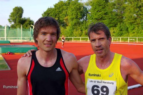 Matthias Becker (LG Salzgitter) und Europameister Thomas Ruminski (SVE Hiddestorf / v.l.)