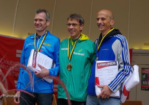 Thomas Ruminski (SVE Hiddestorf / m.), Wilhelm Dengler (LAV Stadtwerke Tübingen / li.) und Christian Stoll (TV Waldstraße Wiesbaden / re.)